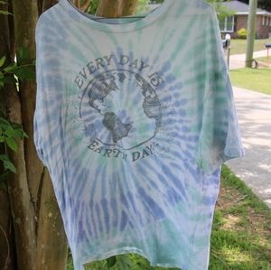 American Eagle "Everyday is Earth Day" Oversized Graphic T-shirt